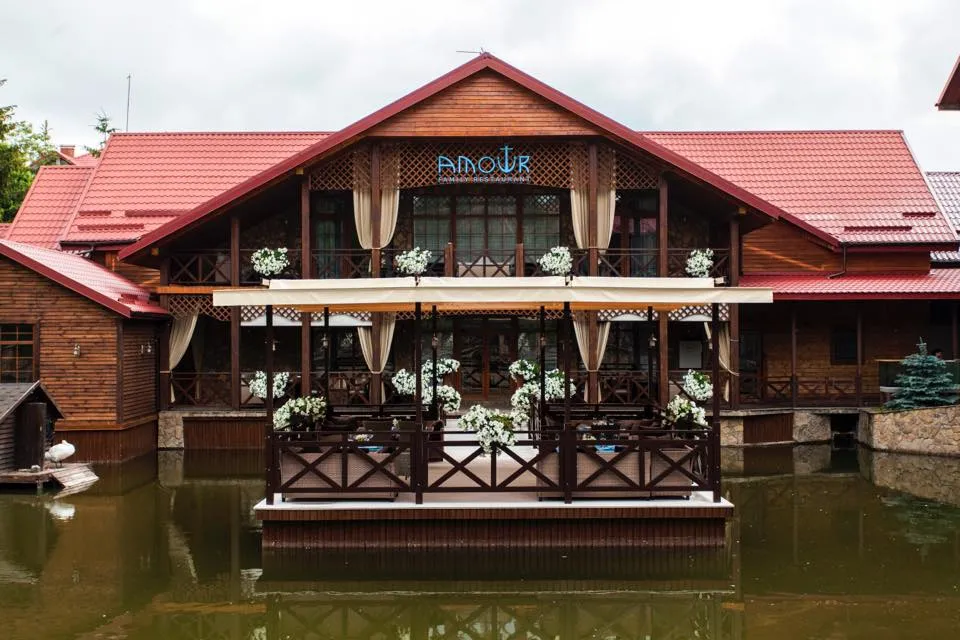 "Amour Family Restaurant" (Сімейний ресторан "Амур")