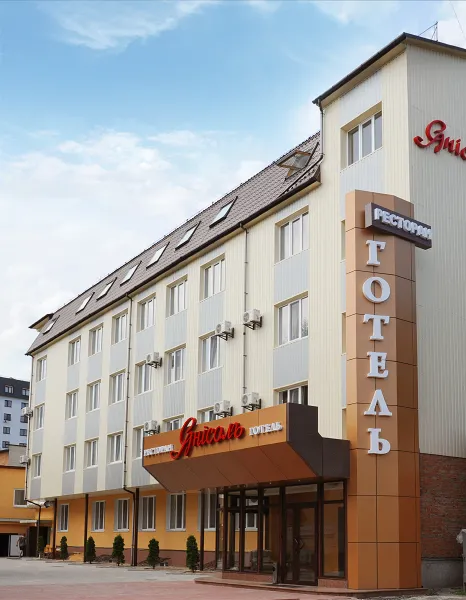 Готель «Янісоль»