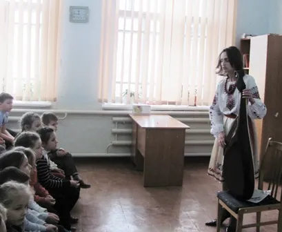 Хмельницька середня загальноосвітня школа І-ІІІ ступенів №13 імені М.К.Чекмана — фото 1