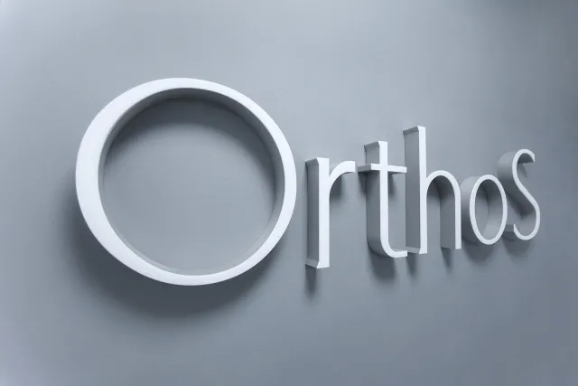 Impress, ортодонтическая клиника (бывшая «OrthoS») — фото 1