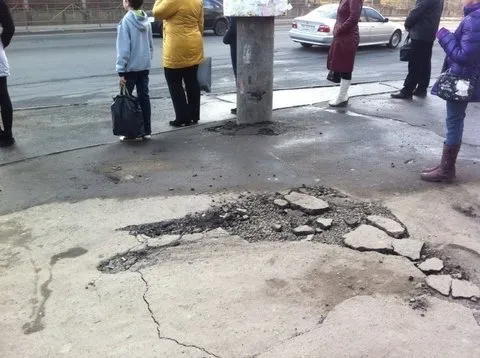 П'яний таксист збив на зупинці людину (Фоторепортаж) — фото 2