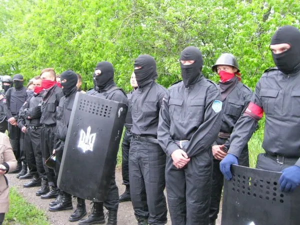 Вчора «Правий сектор» і «Самооборона» перекрили виїзд з міста біля моста «Лань, що біжить» (Фото) + (Відео) — фото 1