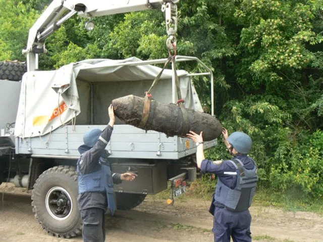 У Хмельницькому знайшли бомбу вагою 500 кілограмів (Фото) + (Відео) — фото 1