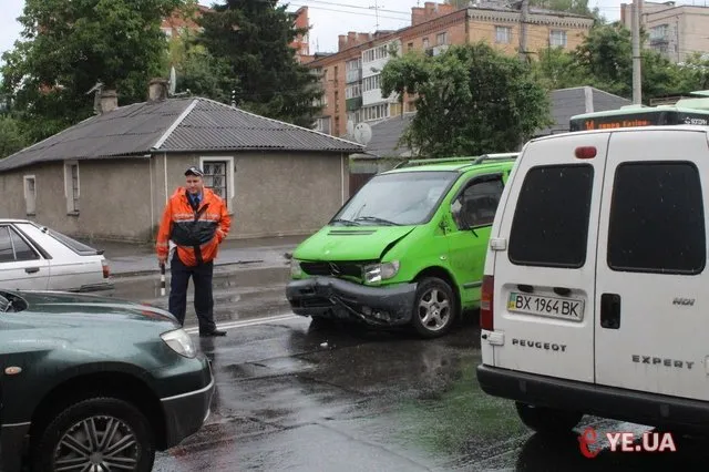 Внаслідок ДТП, до лікарні госпіталізували вагітну жінку та дитину (Фото) — фото 1