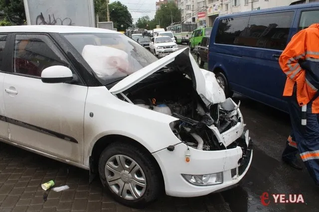 Внаслідок ДТП, до лікарні госпіталізували вагітну жінку та дитину (Фото) — фото 2