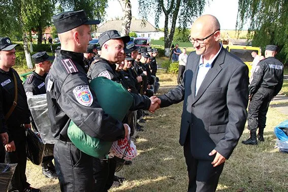 Бійці «Богдану» перед виїздом на АТО приклонилися перед іконою (Фоторепортаж) + (Відео) — фото 4