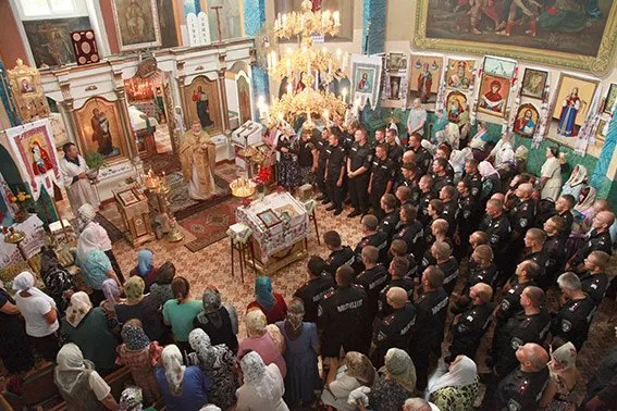 Бійці «Богдану» перед виїздом на АТО приклонилися перед іконою (Фоторепортаж) + (Відео) — фото 6