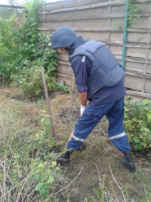 У житловому секторі м. Слов’янськ, виявили артснаряд та мінометну міну (Фото) — фото 2