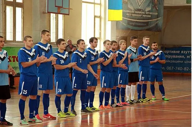 Футбольний клуб подарував бронежилети міліціонерам, які їдуть у зону АТО (Фото) — фото 2