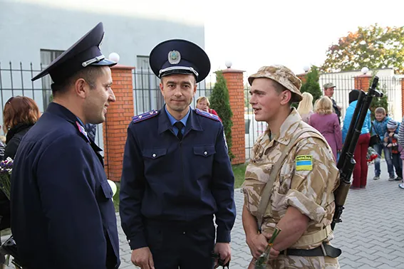 Хмельничани урочисто зустріли нацгвардійців, які кілька місяців боронили Україну у зоні АТО (Фоторепортаж) + (Відео) — фото 1