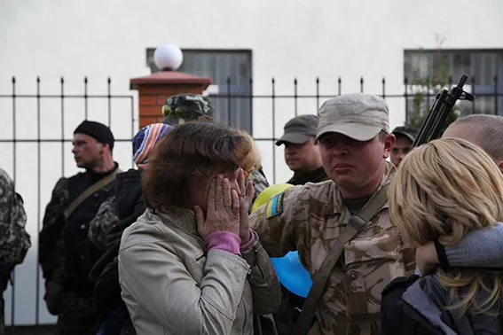 Хмельничани урочисто зустріли нацгвардійців, які кілька місяців боронили Україну у зоні АТО (Фоторепортаж) + (Відео) — фото 3