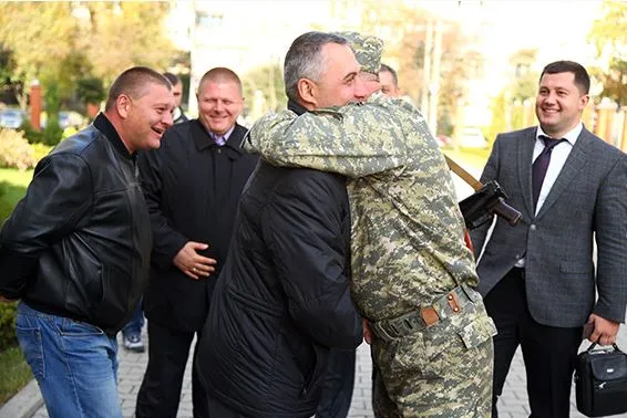 У Хмельницькому зустріли бійців спецроти «Богдан», які повернулись із зони АТО (Фоторепортаж) + (Відео) — фото 1