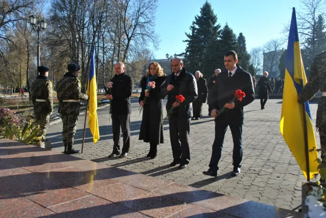 На Військовому кладовищі вшанували пам’ять воїнів-визволителів (Фоторепортаж) — фото 2