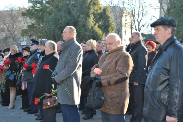 На Військовому кладовищі вшанували пам’ять воїнів-визволителів (Фоторепортаж) — фото 3