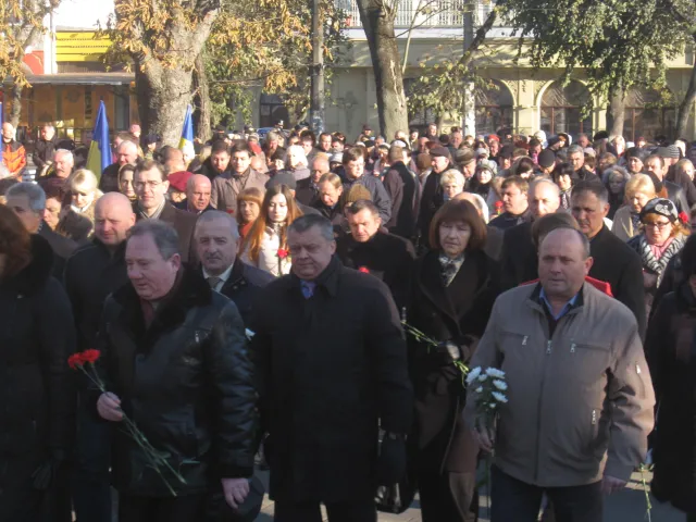На Військовому кладовищі вшанували пам’ять воїнів-визволителів (Фоторепортаж) — фото 6