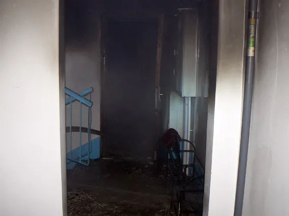 Хмельницькі пожежники врятували з полум’я восьмеро дітей, та ще десятьох дорослих — фото 1
