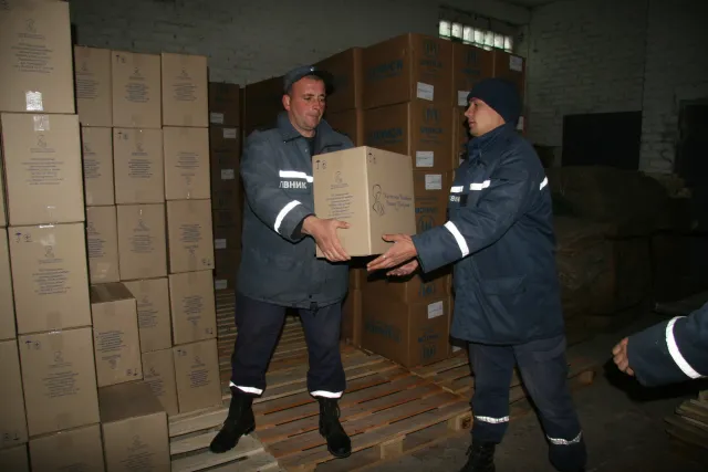 Рятувальники доставили до Сєверодонецька 35 тонн гуманітарної допомоги (Фото) — фото 2