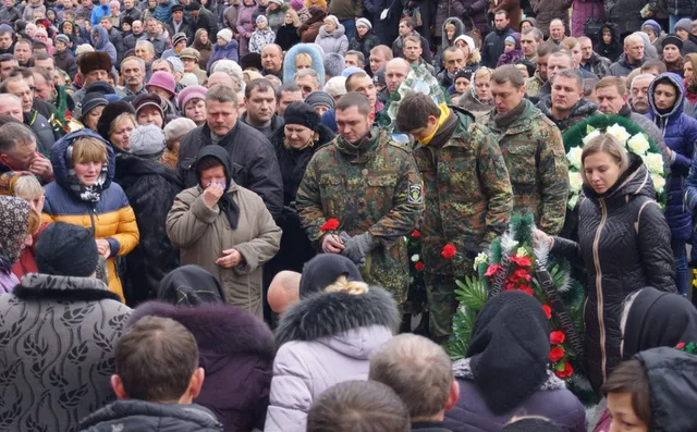 У Шепетівці попрощалися з бійцем «Айдару» Сергієм Оврашко (Фото) + (Відео) — фото 3