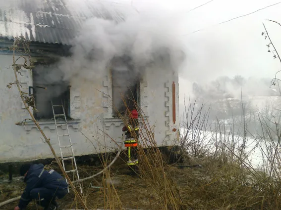 В Ізяславському районі внаслідок пожежі загинула 62-річна жінка — фото 1