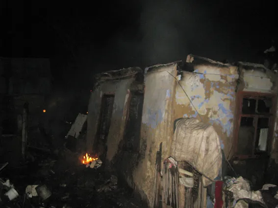 Під час пожежі ледь не вибухнули газові балони — фото 1