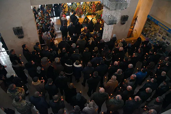В останню путь провели 32-річного майора міліції Олександра Співачука (Фото) + (Відео) — фото 3