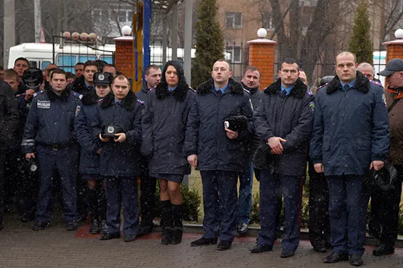 В останню путь провели 32-річного майора міліції Олександра Співачука (Фото) + (Відео) — фото 4