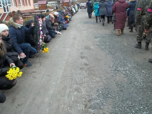 Сотні мешканців Славутчини провели в останню дорогу Володимира Марковського (Фоторепортаж) — фото 2