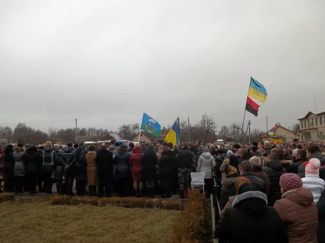 Сотні мешканців Славутчини провели в останню дорогу Володимира Марковського (Фоторепортаж) — фото 5