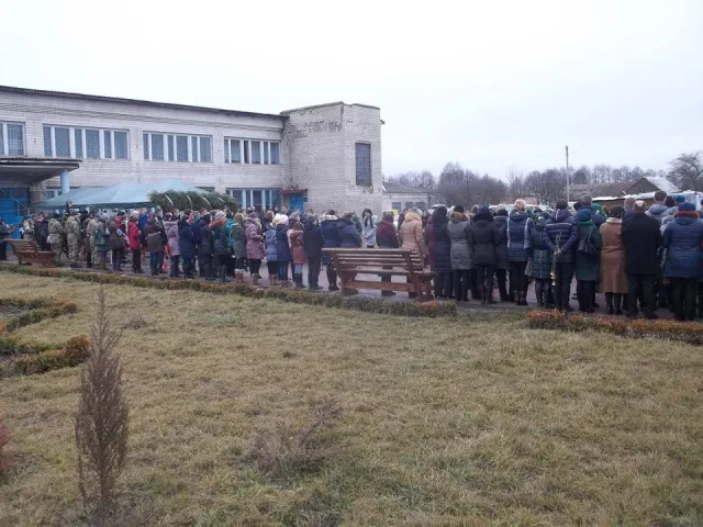 Сотні мешканців Славутчини провели в останню дорогу Володимира Марковського (Фоторепортаж) — фото 6