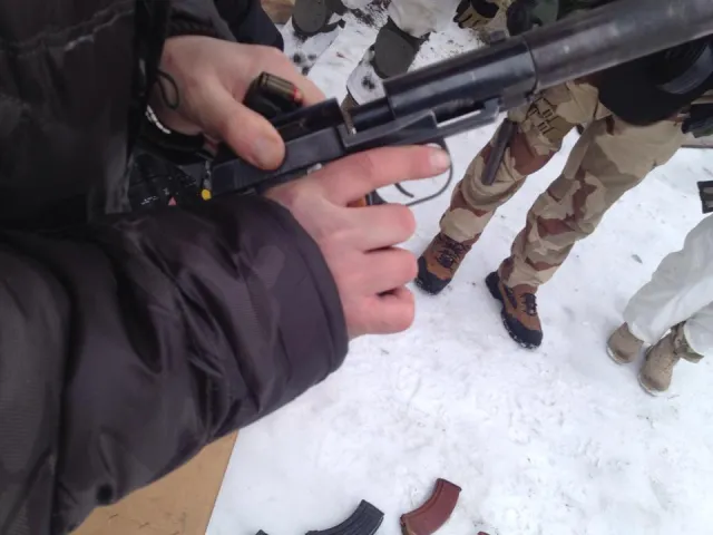 Хмельницькі військові викрили збройний схрон, призначений для терористів (Фото) — фото 3