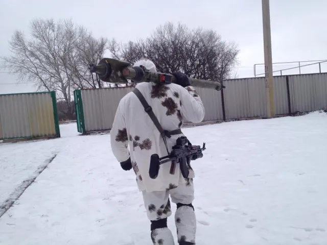 Хмельницькі військові викрили збройний схрон, призначений для терористів (Фото) — фото 4