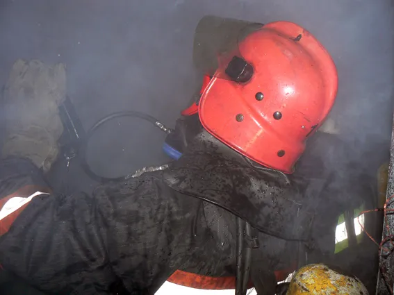 Рятувальники ліквідували пожежу в недіючій будівлі кафе-бару (Фото) — фото 2