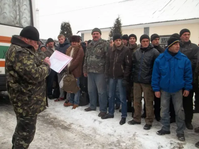 Славутчина проводжала до війська відмобілізованих громадян 1-ї хвилі часткової мобілізаці (Фоторепортаж) — фото 10