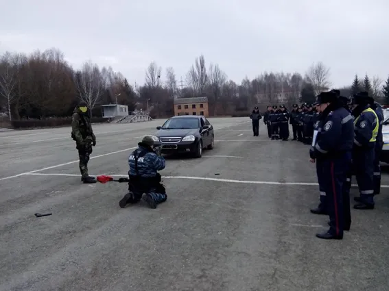 Працівники Державтоінспекції навчалися, як діяти в екстремальних ситуаціях (Фото) — фото 2