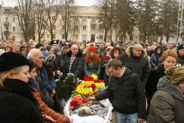 В останню путь хмельничани провели ще одного Героя – Володимира Панчука — фото 1