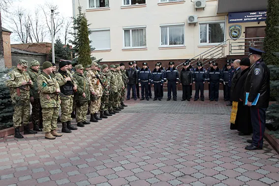 Хмельницькі ДАІшники вирушили охороняти порядок на дорогах у зоні АТО (фото) — фото 1