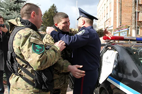 Хмельницькі ДАІшники вирушили охороняти порядок на дорогах у зоні АТО (фото) — фото 5