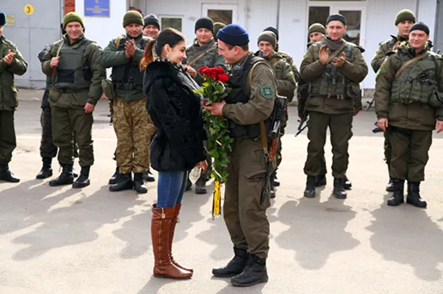 До Хмельницького із двохмісячного відрядження повернулося 60 військовослужбовців Нацгвардії (фото) — фото 1