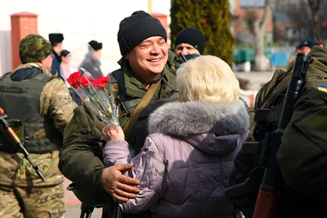 До Хмельницького із двохмісячного відрядження повернулося 60 військовослужбовців Нацгвардії (фото) — фото 2
