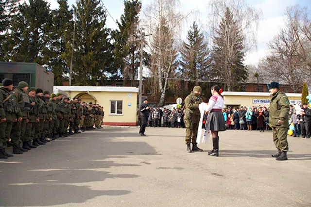 До Хмельницького із двохмісячного відрядження повернулося 60 військовослужбовців Нацгвардії (фото) — фото 4