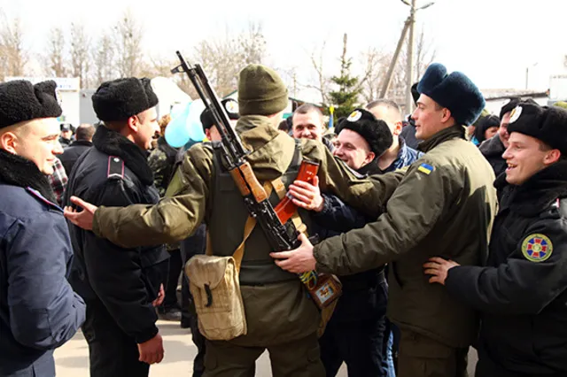 До Хмельницького із двохмісячного відрядження повернулося 60 військовослужбовців Нацгвардії (фото) — фото 5