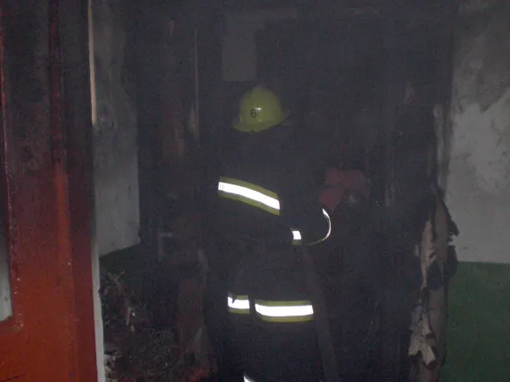 Під час пожежі в житловому будинку вогнеборці врятували двох людей — фото 1