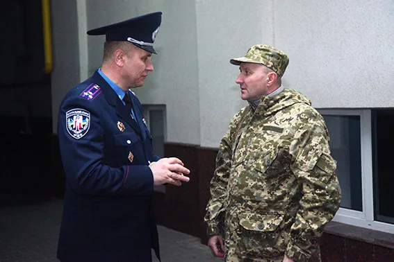 Хмельницькі міліціонери вирушили в зону АТО (фото) + (відео) — фото 3