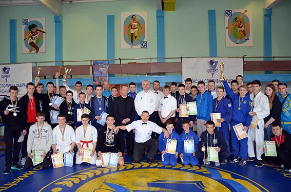 Юні динамівці з Хмельницького перемогли на чемпіонаті України з універсального бою — фото 1