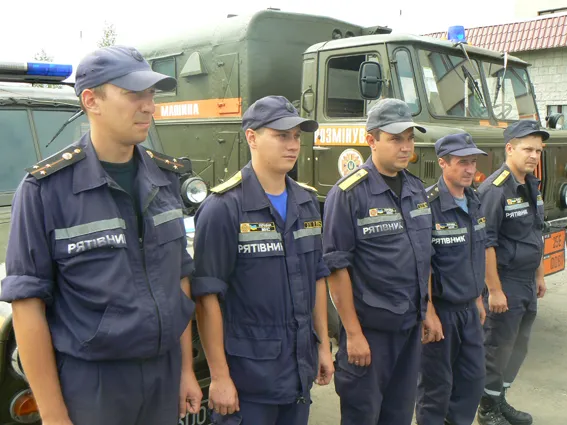 Рятувальники ДСНС продовжують виконувати завдання за призначенням у зоні АТО (фото) — фото 4