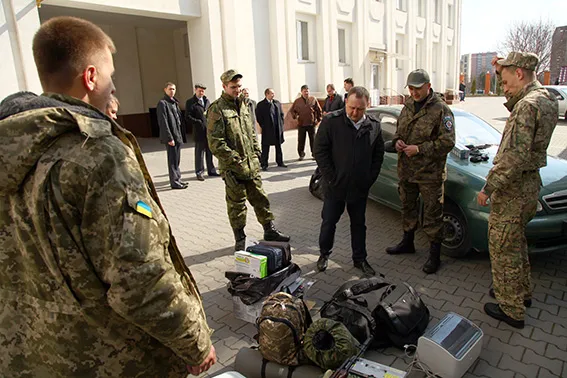 Хмельницькі слідчі в черговий раз вирушили у зону АТО (фото) — фото 1