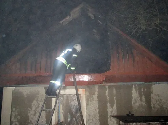 За добу вогнеборці ліквідували 3 пожежі в господарчих спорудах — фото 1