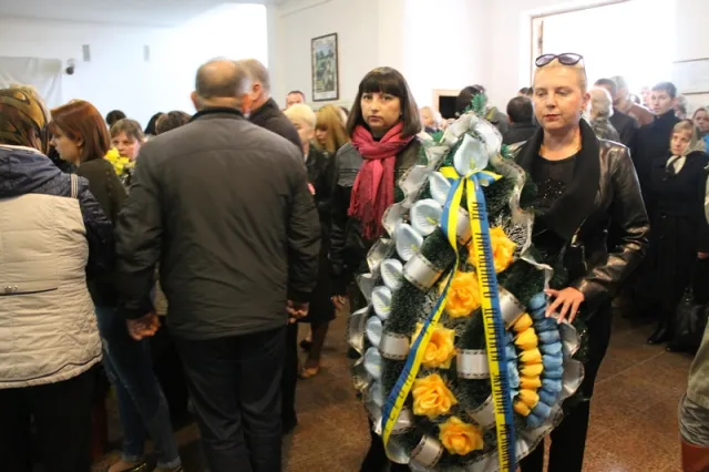 Кам’янець попрощався з кіборгом Русланом Коношенко (фото) — фото 3
