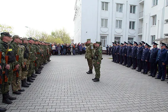 Зведений загін хмельницьких правоохоронців вирушив у зону АТО (фоторепортаж) + (відео) — фото 5