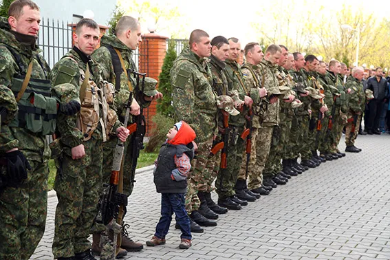 Зведений загін хмельницьких правоохоронців вирушив у зону АТО (фоторепортаж) + (відео) — фото 8
